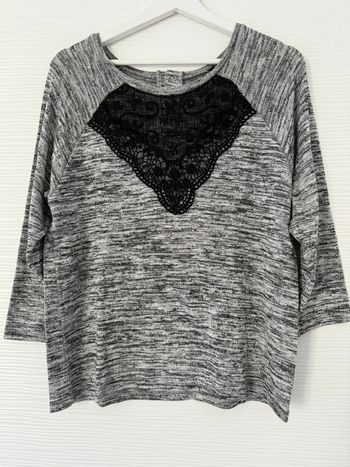 Haut t-shirt pull d'hiver gris moucheté décolleté en dentelle manches 3/4