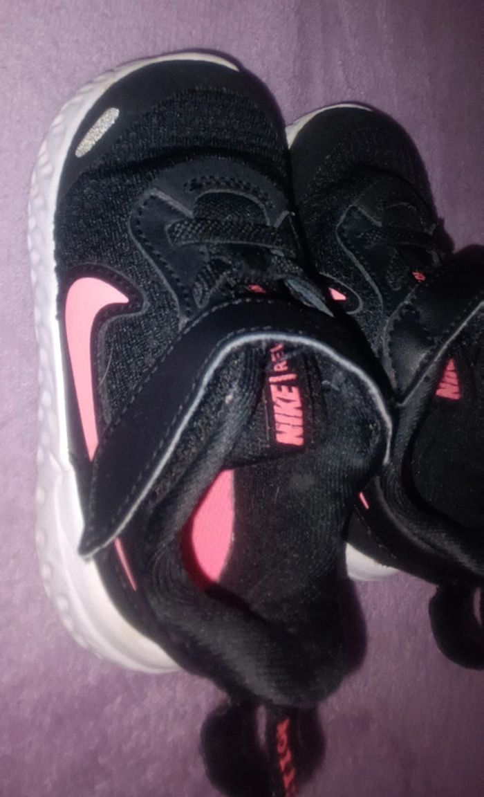 Baskets bébé noires/rose Nike - photo numéro 4