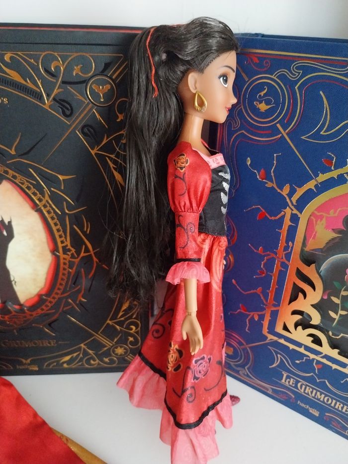 Poupée Elena d'Avalor Wardrobe Set Elena avec 3 tenues Disney - photo numéro 5