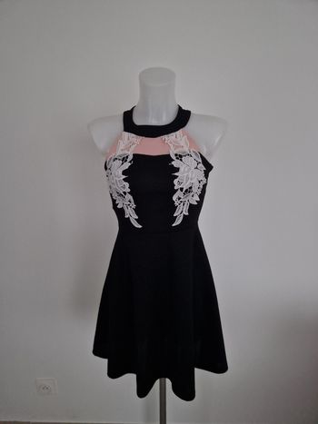 Robe noir à détail dentelle crochetée Premium Collection