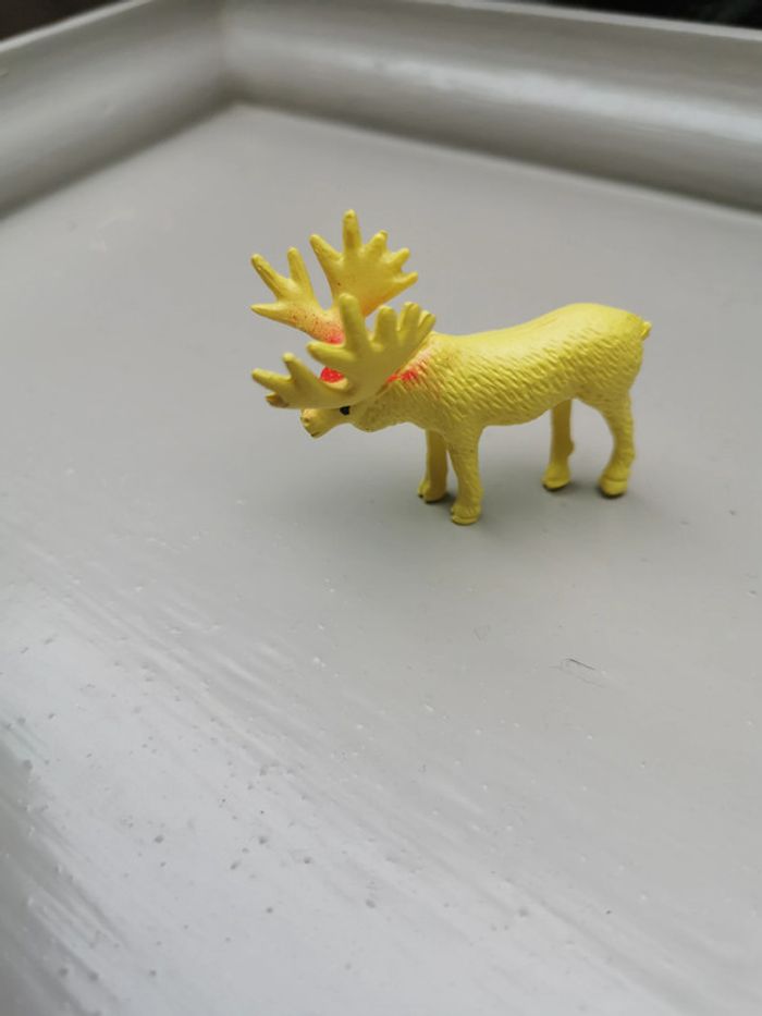 Figurine renne jaune animal miniature - photo numéro 2