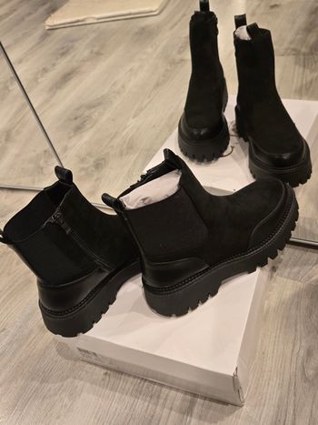 Bottines simi/suédine noires P38/39 C’M neuves