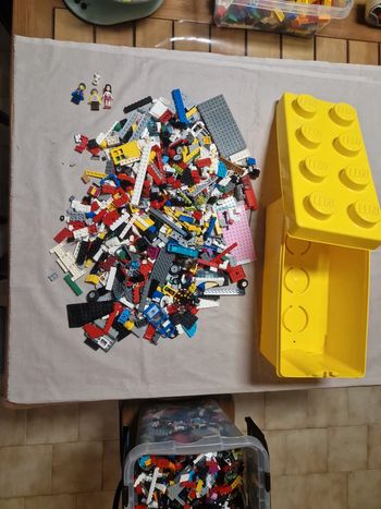 1kg lego vrac + personnages + boîte lego
