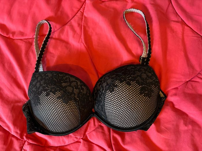 Soutien gorge ultra push up dentelle noir multiposition Wonderbra 90C