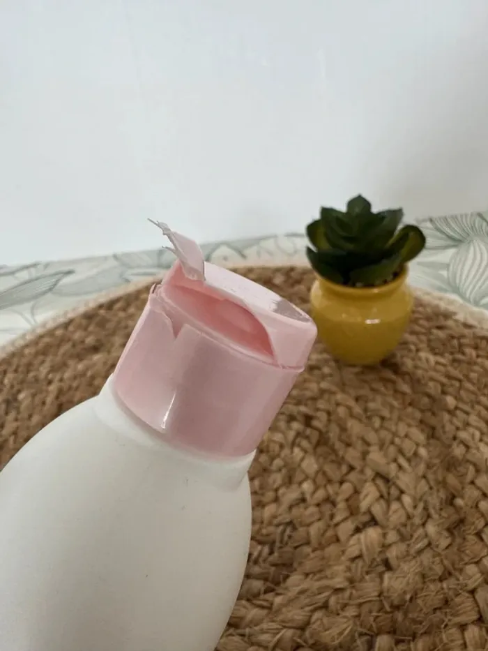 Diadermine lait micellaire 400mL; à utiliser 12 mois après ouverture, bouchon cassé - photo numéro 2