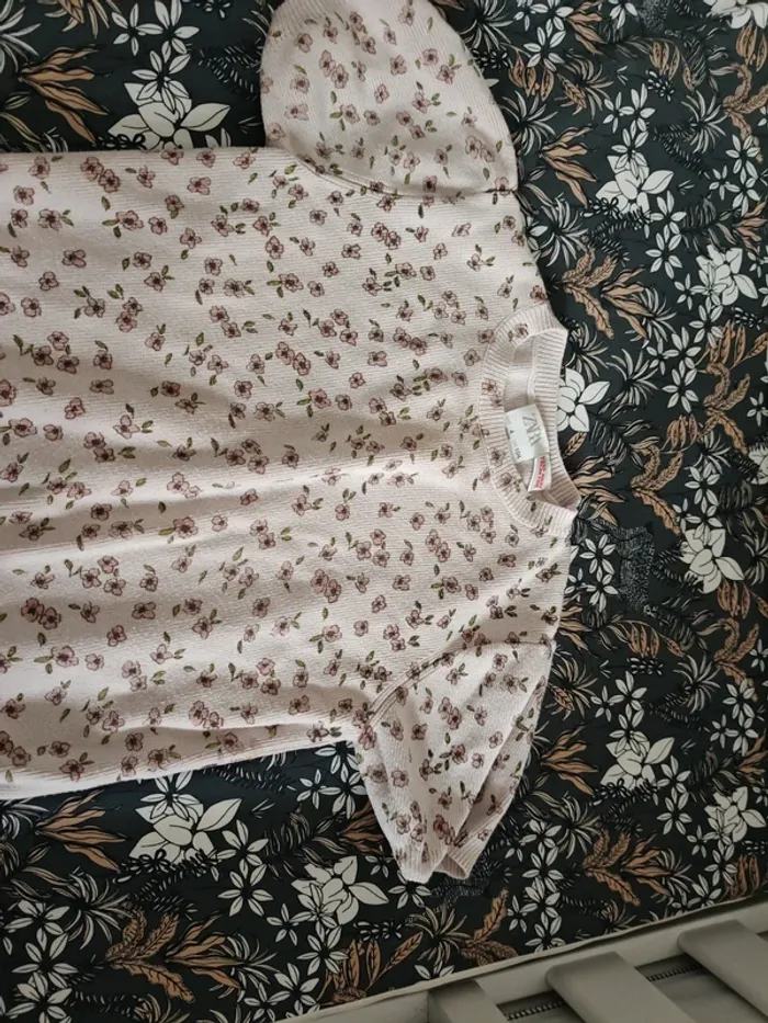Pull manches courtes fleurs rose Zara 104cm - photo numéro 2