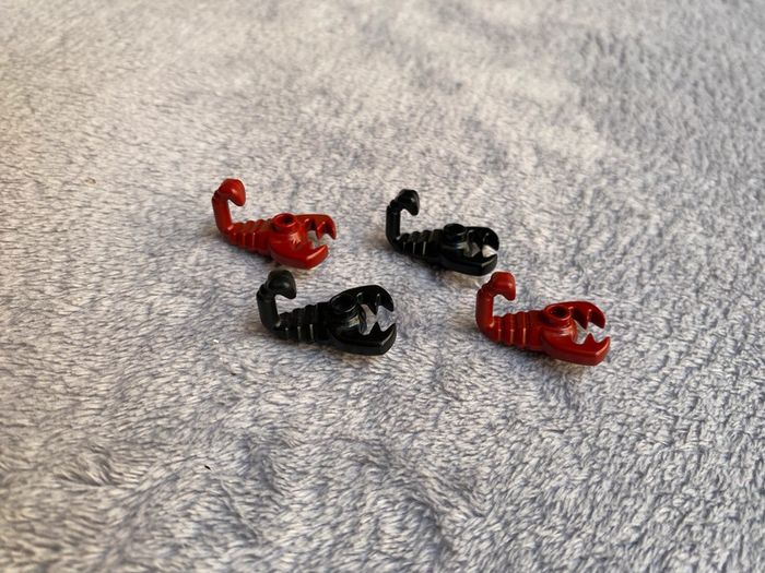 Lot de 4 scorpions lego noir et dark red - photo numéro 2