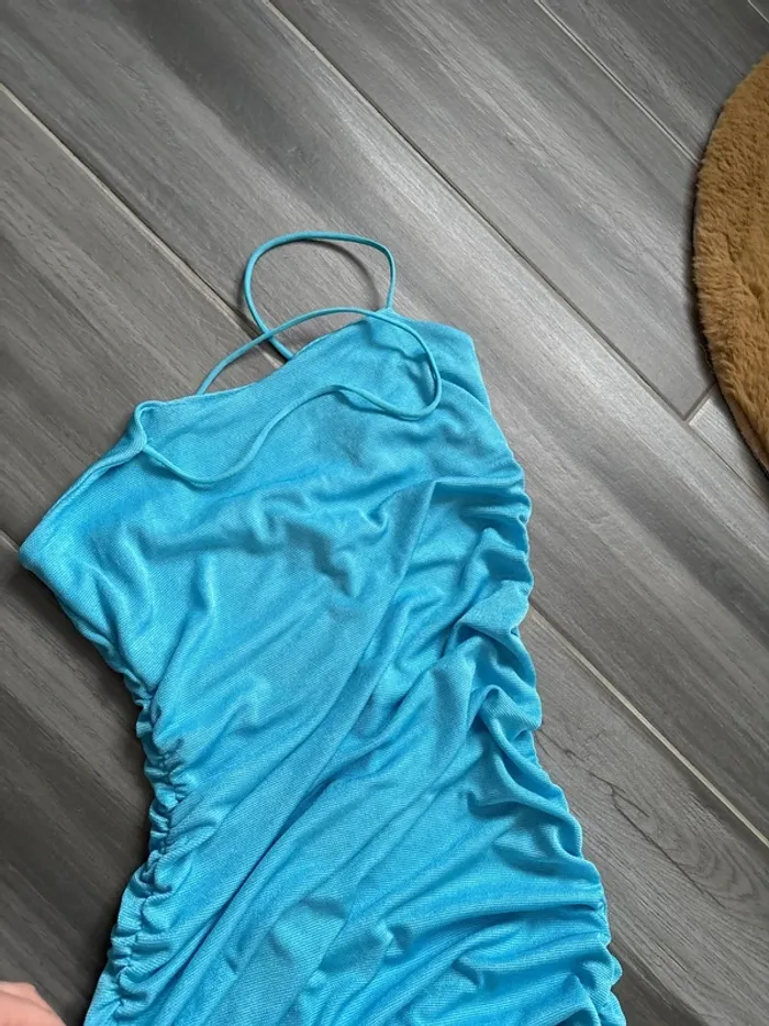 Robe moulante - photo numéro 2