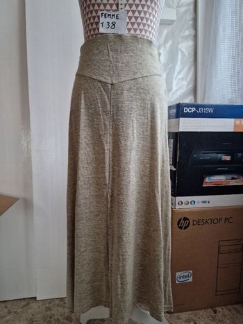 Jupe, beige chiné, en polyester, en très très bon état, longueur 83cm, marque Naftaline Paris =5€