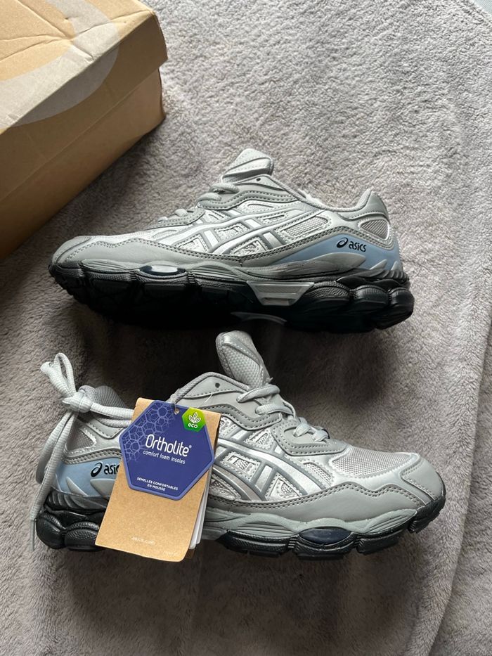 Asics Gel-NYC Gris/Noir – Taille 42 – Neuf - photo numéro 2