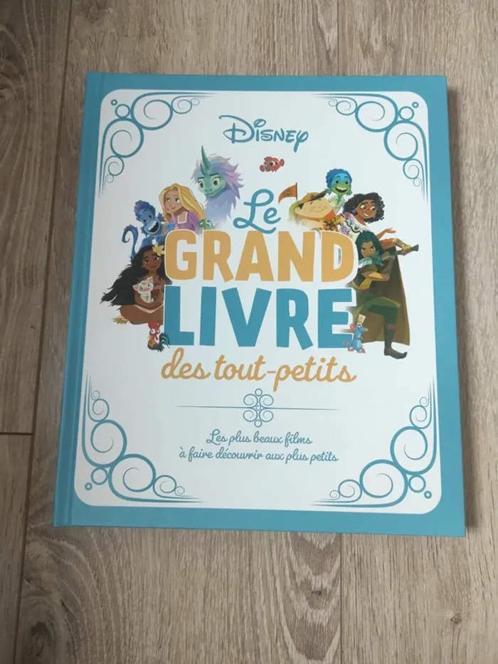 Disney le grand livre des tout petits