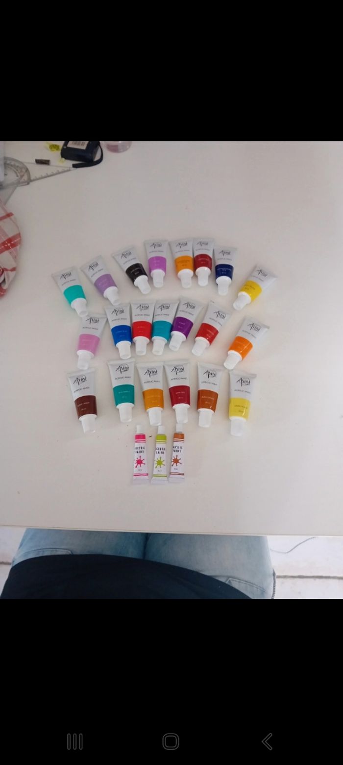 Lot peinture acrylique neuf