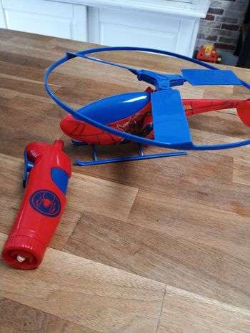 Spiderman hélicoptère de sauvetage