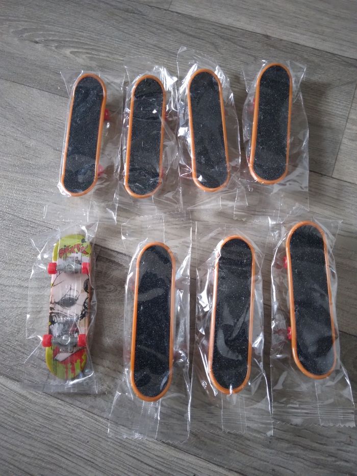 Lot 8 skateboard neuf
