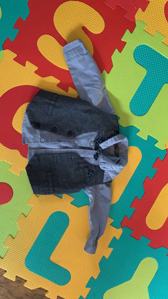 Ensemble Primark gris bleu 6-9 mois chemise noeud papillon veste