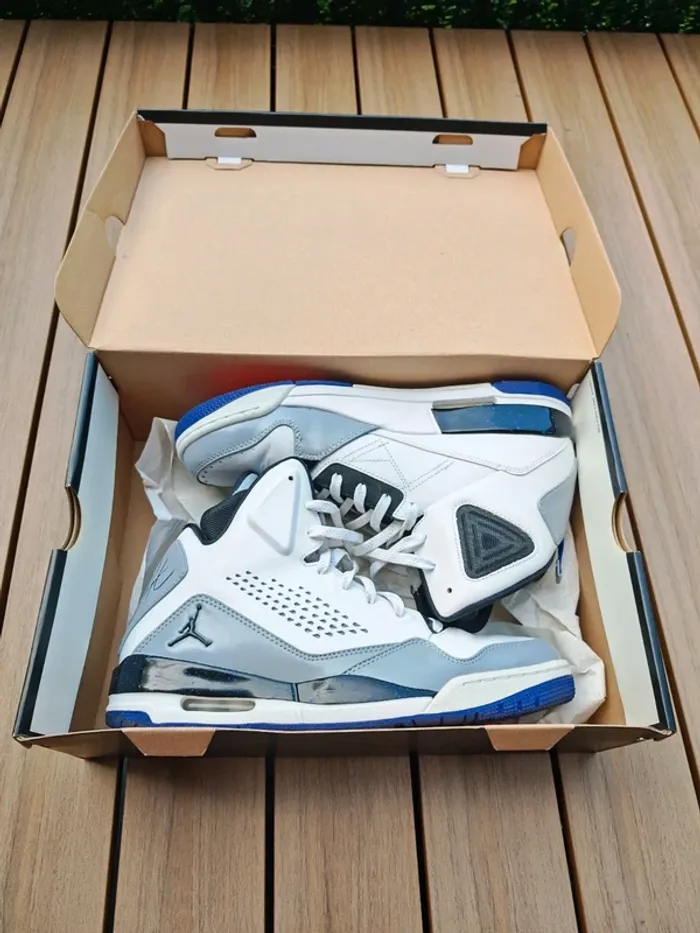 Jordan SC 3 White Black Wlf Grey 44 - photo numéro 4