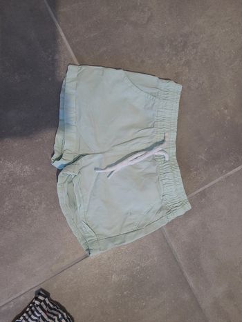 Short fille