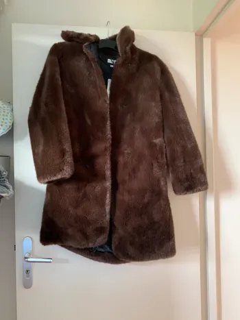 Manteau fausse fourrure marron