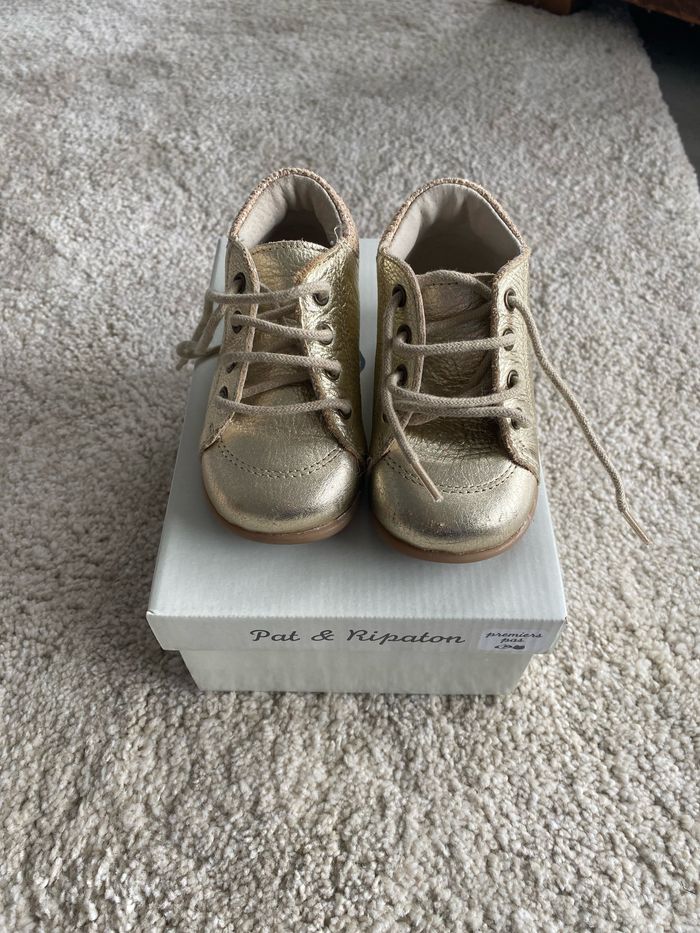 Chaussures cuir dorées