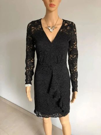 Robe noire neuve en dentelle à manches longues Morgan taille 34 (valeur 70€)