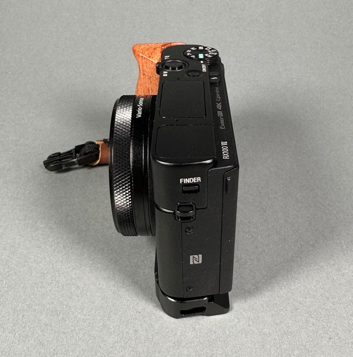 SONY Cyber-shot DSC-RX100 VII M7 Appareil photo numérique Zeiss avec grand pack d'accessoires - photo numéro 3