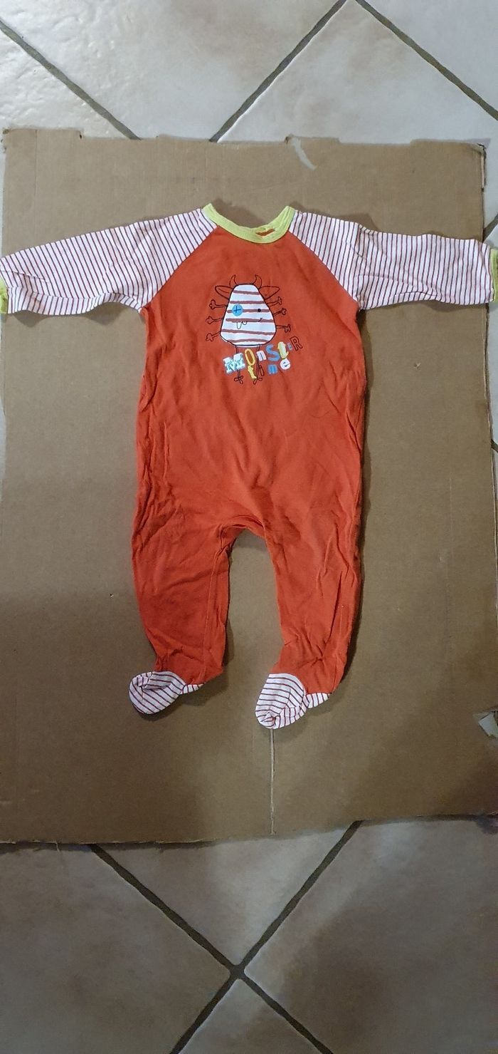 Lot de pyjamas en - photo numéro 2