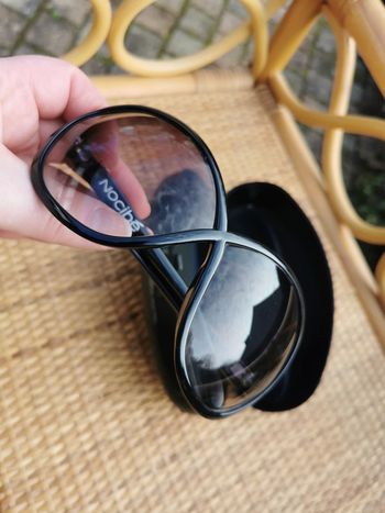 Lunettes de soleil dans leur étui noir Nocibé