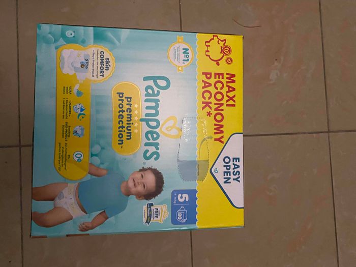 Carton de couches Pampers premium protection taille 5 - photo numéro 2