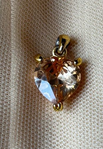 Jolie pendentif «cœur » pierre orange et métal doré femme TBE