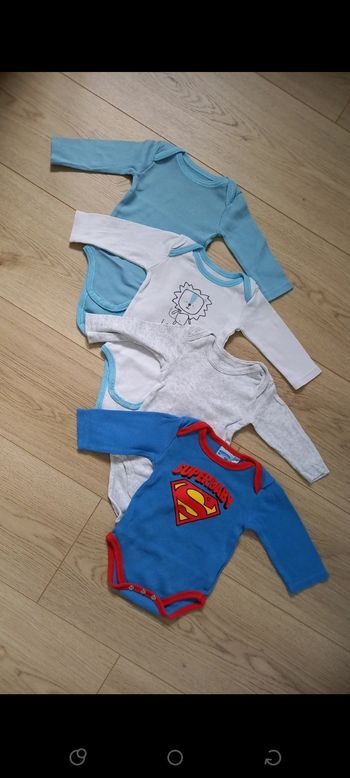 Bodies manches longues taille 3.mois