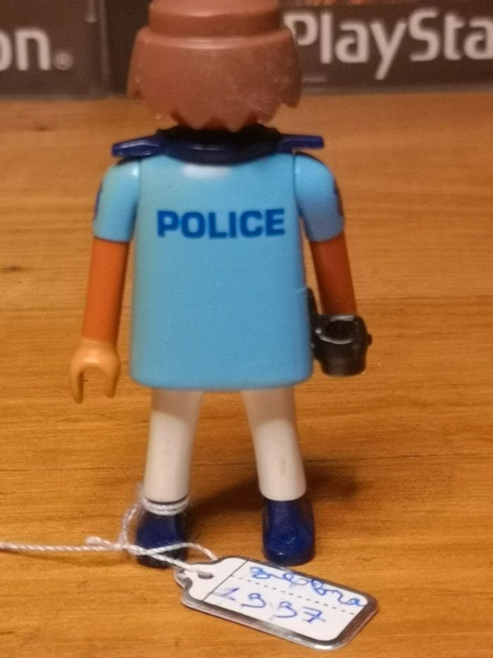 Figurine Playmobil Policier Vintage - photo numéro 2