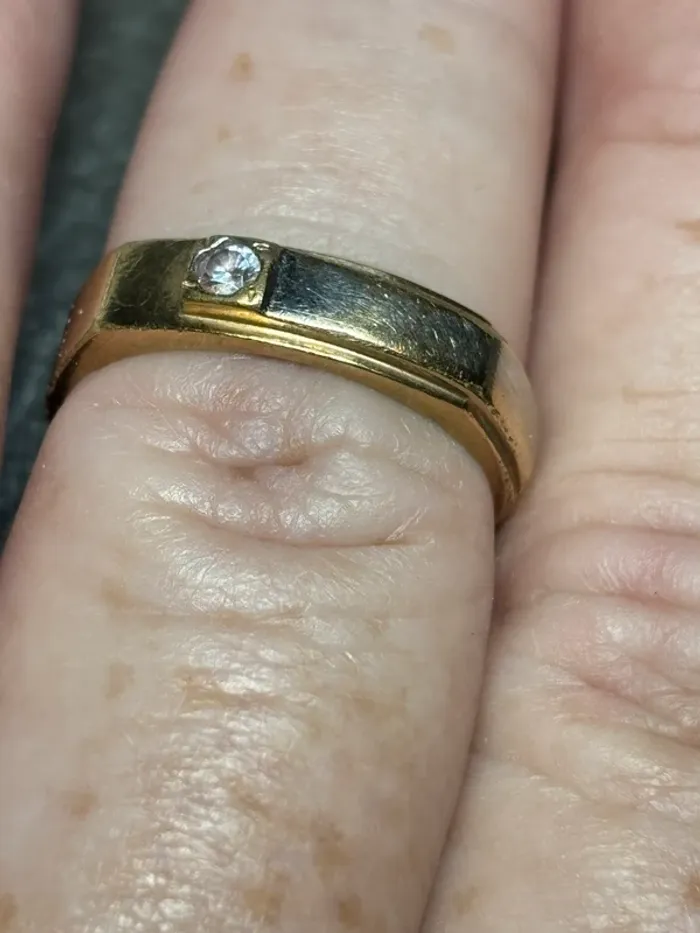 Bague / chevalière plaqué or avec une pierre