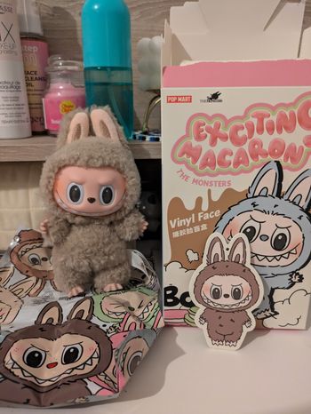 Labubu authentique marron macaron