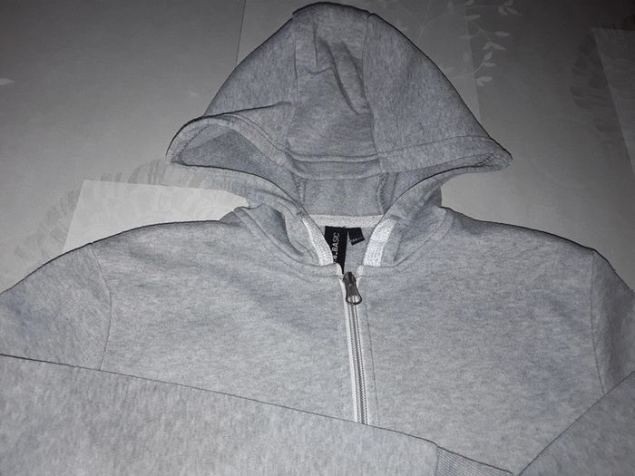 🔵 Sweat Gris en 14 ans 🔵 - photo numéro 3