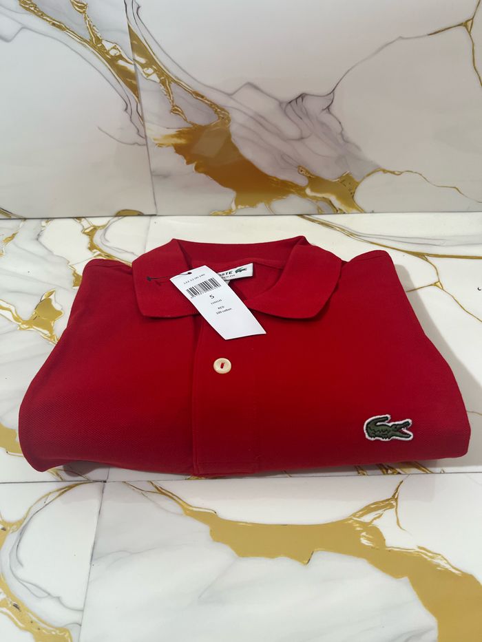 Polo Lacoste modèle Classic fit