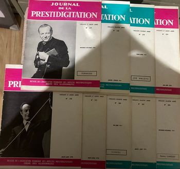 Lot de 49 Revues de magie