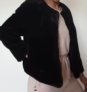 Manteau fausse fourrure neuf