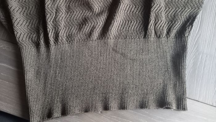 Pull à manches courtes. Zippé - photo numéro 3