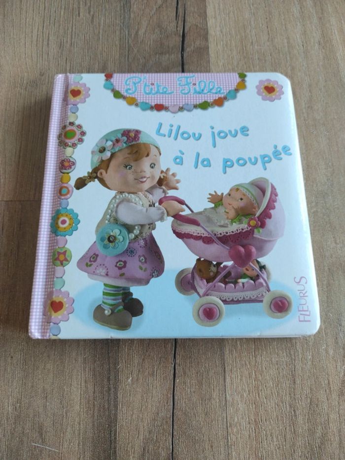 Livre : P'tite Fille : Lilou joue à la poupée