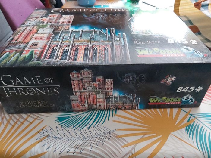 Puzzle 3D le donjon rouge . Game of thrones. - photo numéro 2