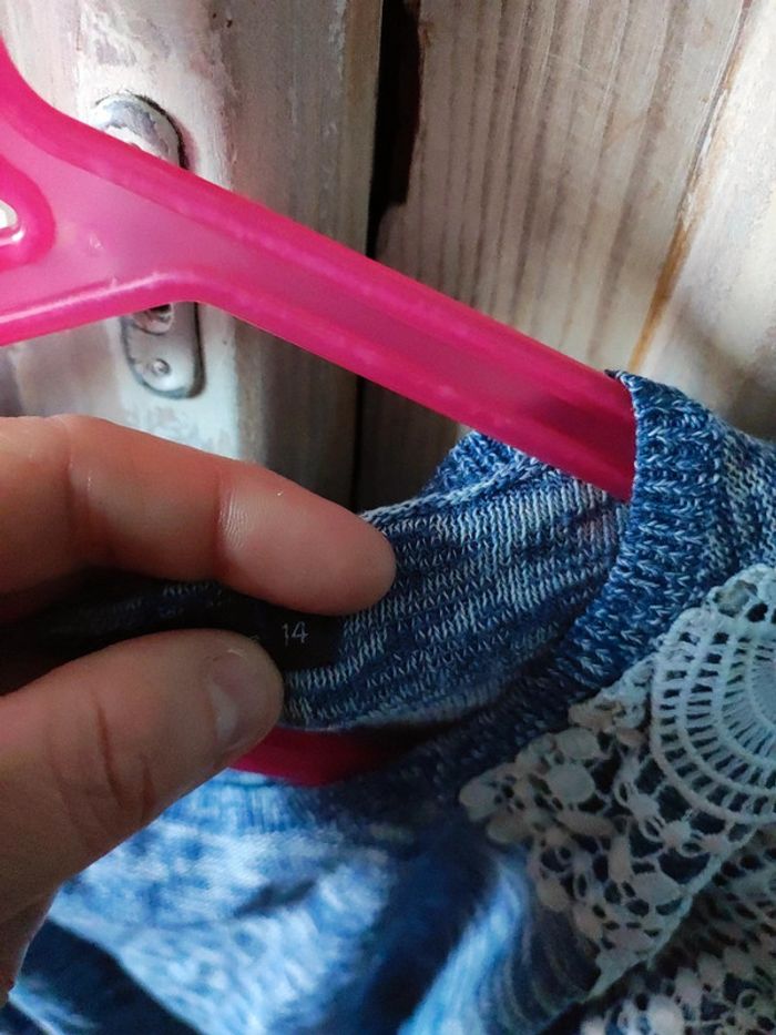 Pull léger avec dentelle sur epaules - photo numéro 3