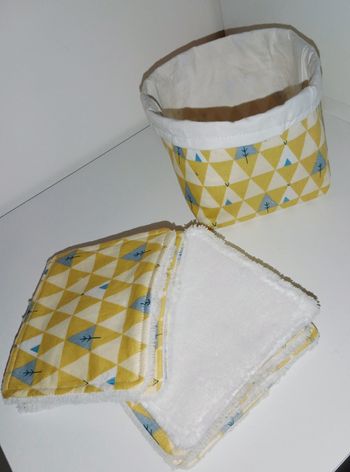 Panier avec lingettes