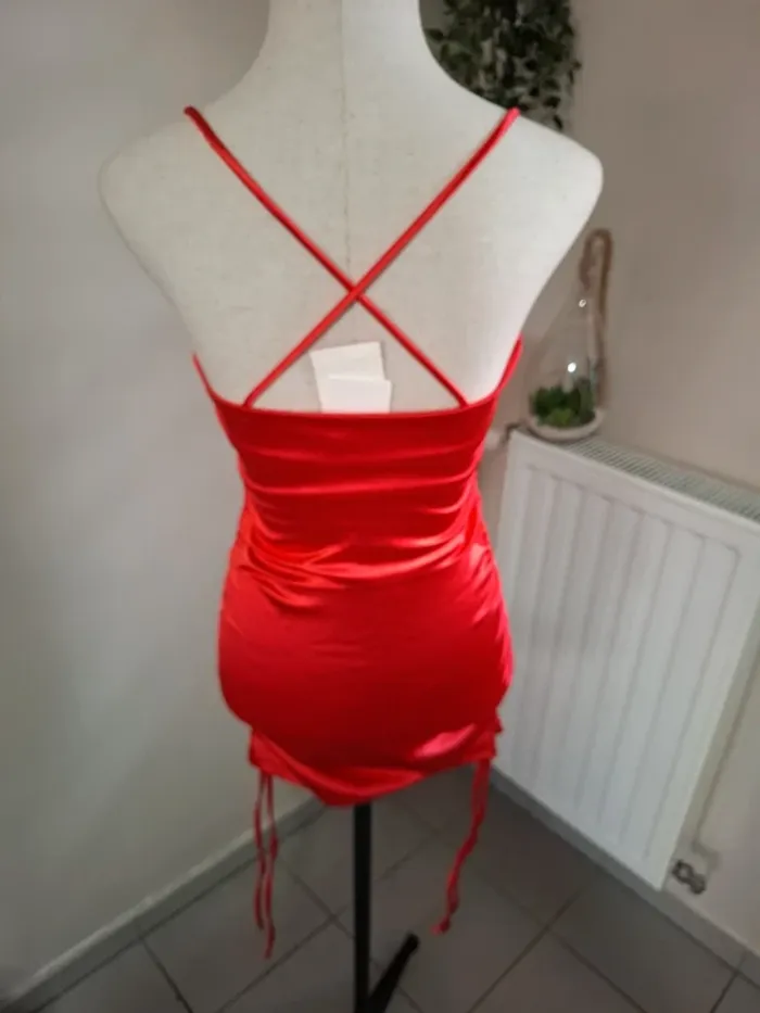 Mini robe neuf taille 38 - photo numéro 3