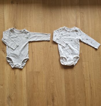 Lot de 2 bodies, manches longues, collection "gris éléphant", mixte, H&M, taille 18 mois.