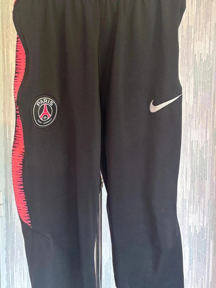 Jogging Nike psg taille 10-12ans parfait etat - photo numéro 7