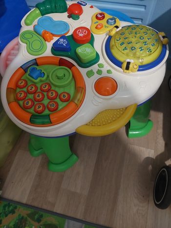 Table d'activités bébé