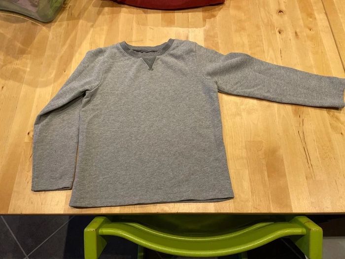 Pull gris léger 8 ans