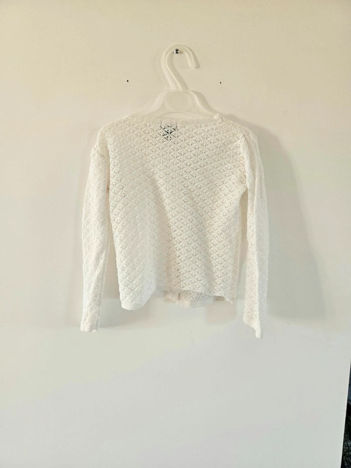 Gilet blanc ajourée kiabi 24 mois - photo numéro 2