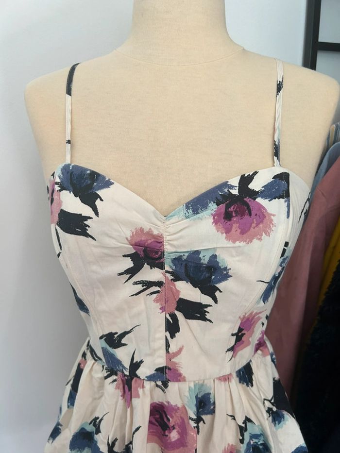 Robe à bretelles blanche imprimée fleurs 🌸 - photo numéro 3