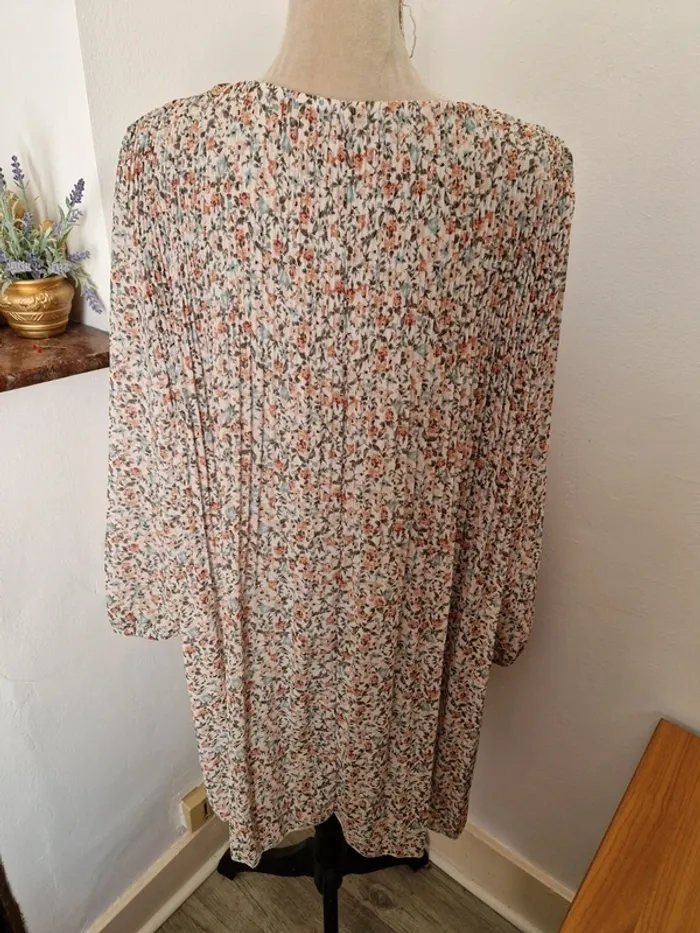Robe a fleur plissé sapotille taille 40 - photo numéro 3